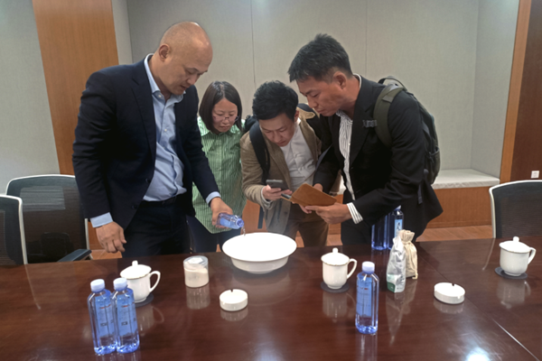 世界500強(qiáng)公司伊藤忠商事株式會(huì)社蒞臨國(guó)投盛世沸石產(chǎn)業(yè)基地考察合作