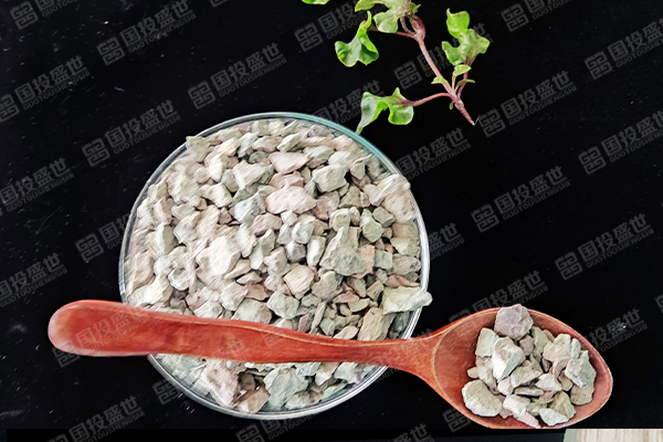沸石為何能處理水中的水藻？